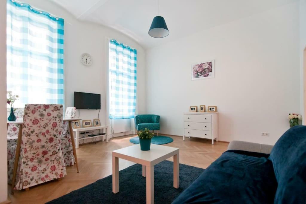 Marvelous Midtown Apartment Wien Exterior foto